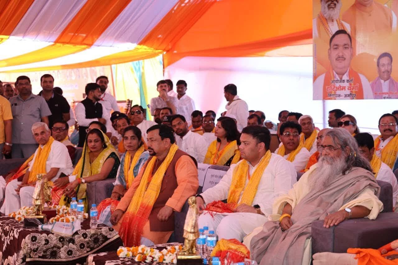 Maharishi Yogi Madhusudan Ji at a public event 10