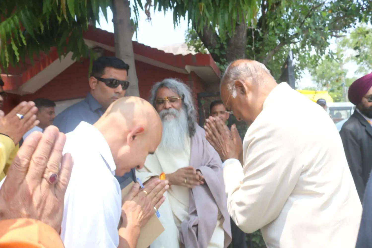 Maharishi Yogi Madhusudan Ji blessing devotees